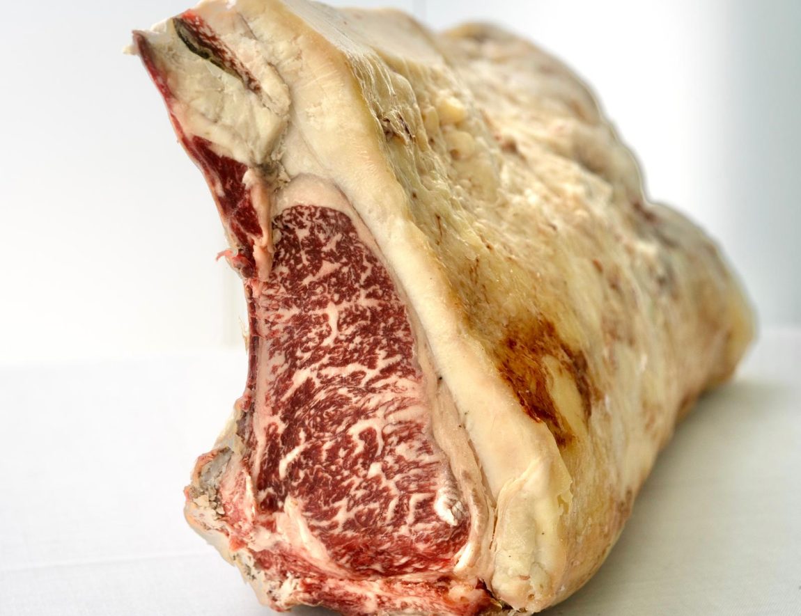 La Carne a la Parrilla de la Taberna de Elia Un Sabor Inconfundible en Pozuelo de Alarcón